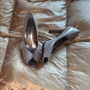 Anne Klein peep toe heels!